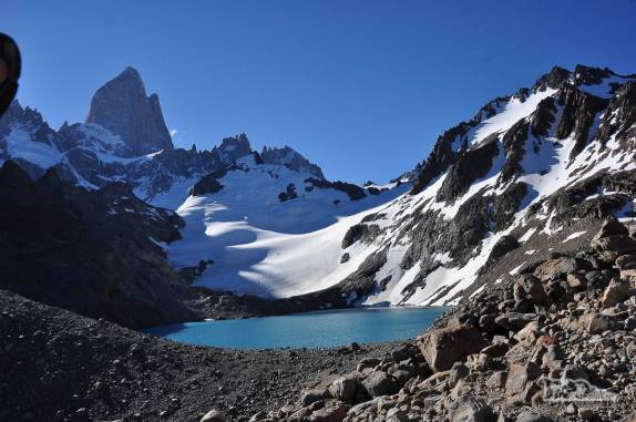 Chegando à Laguna de Los Tres no fim de tarde, no parque Los Glaciares, região de El Chaltén, no sul da patagonia argentina